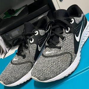 Nike Legend React SZ 12